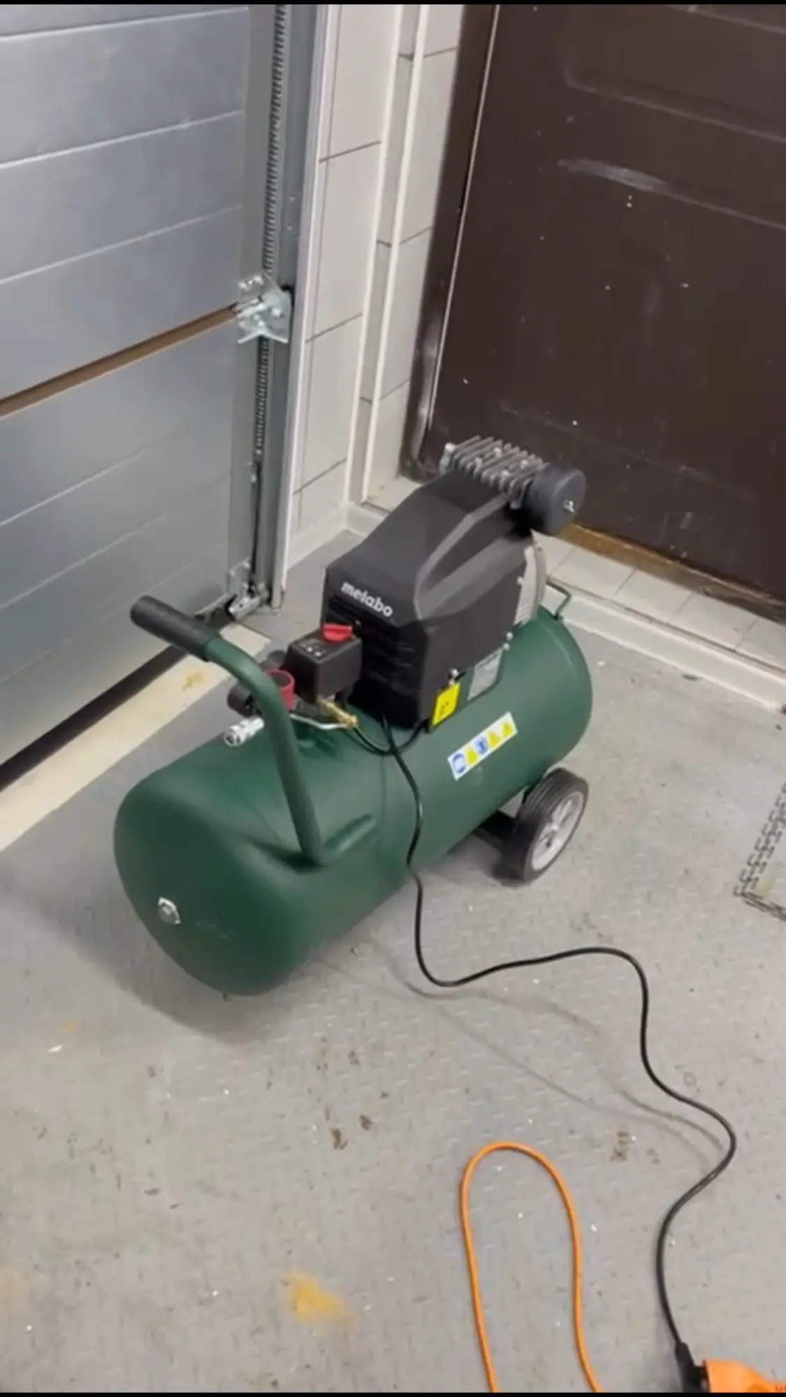 Воздушный компрессор metabo basic 250-50. Metabo 50 w. Metabo 50 w. Компрессор metabo basic 250-50 w. Metabo 250-50w.